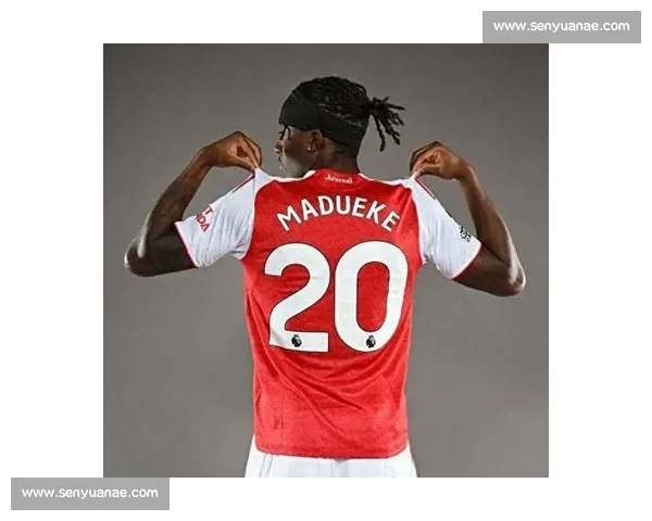 马杜埃凯 GQ 大片曝光！切尔西边锋化身巴黎世家型男